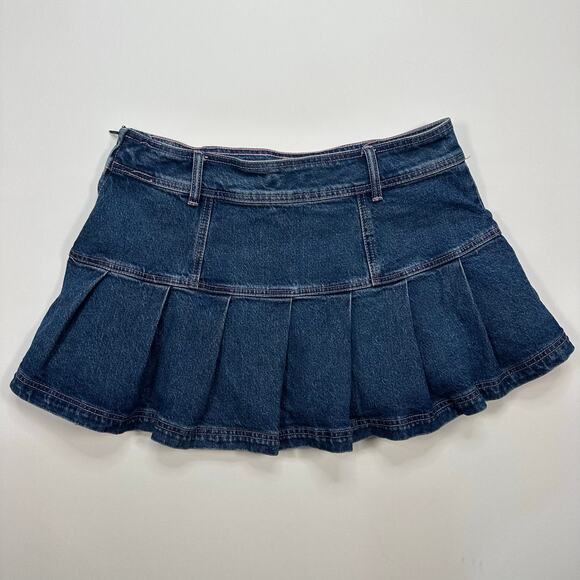 Vintage Y2K Pleated Denim Mini Skirt with Heart Pockets Size Medium - Picture 8 of 8